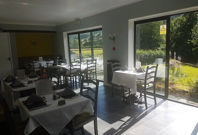 פונדק Dolbrodmaeth Riverside B&b