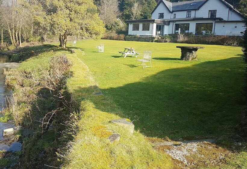 פונדק Dolbrodmaeth Riverside B&b