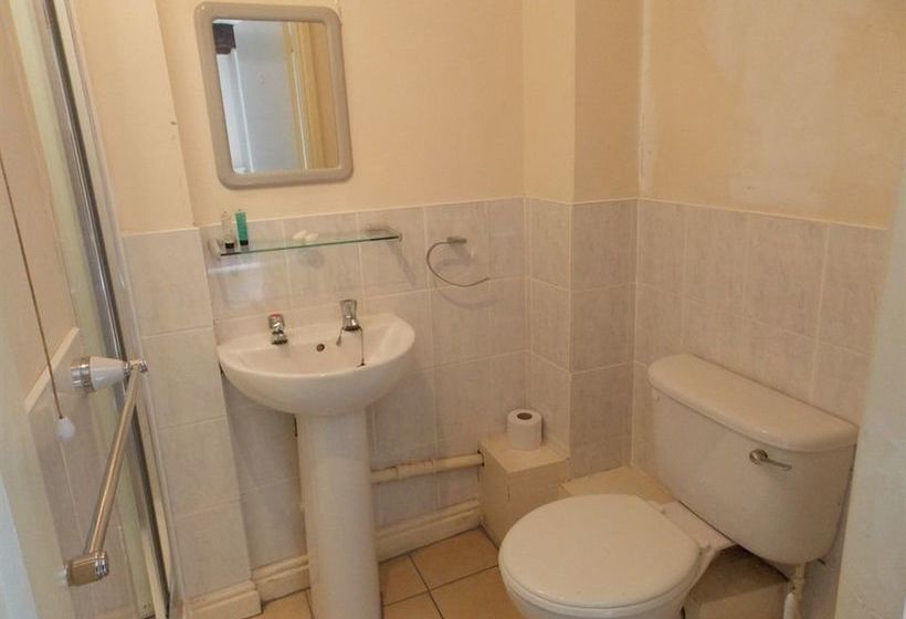 פונדק The Friars