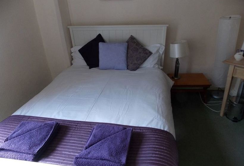 פונדק The Friars