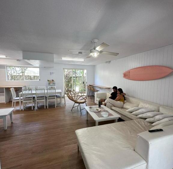 هتل Cali Backpackers