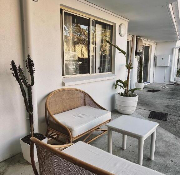 هتل Cali Backpackers