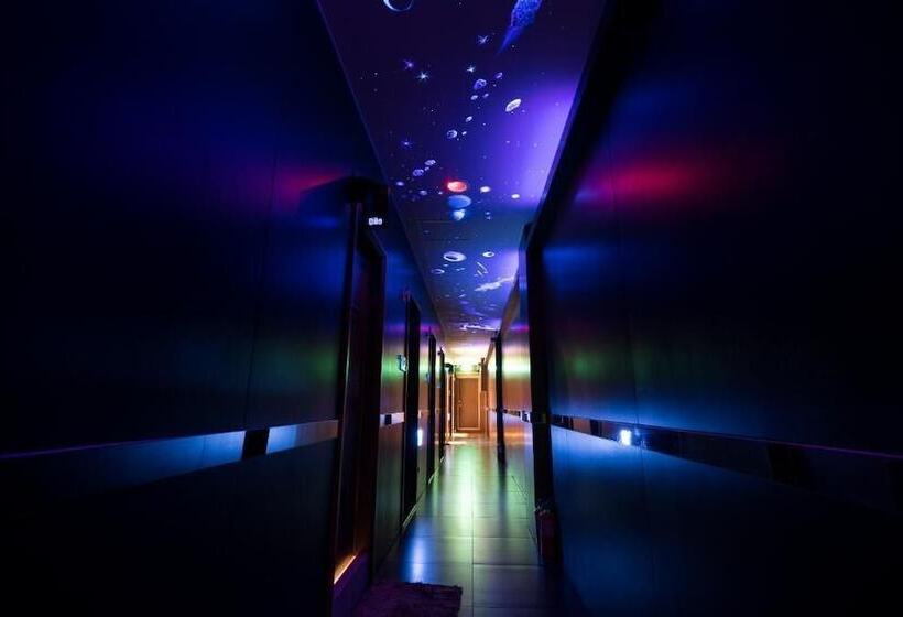 هتل کپسول Kenting My Home