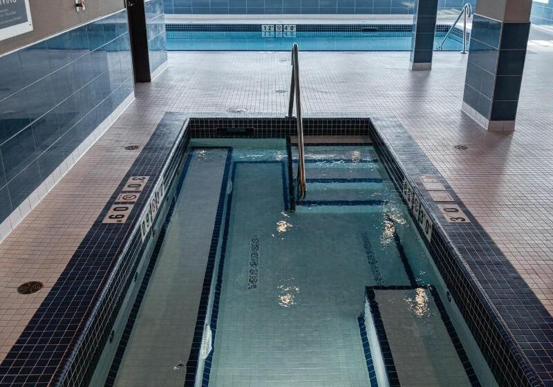 בית מלון כפרי Four Points By Sheraton Sherwood Park