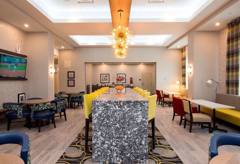 هتل Hampton Inn & Suites By Hilton Thunder Bay