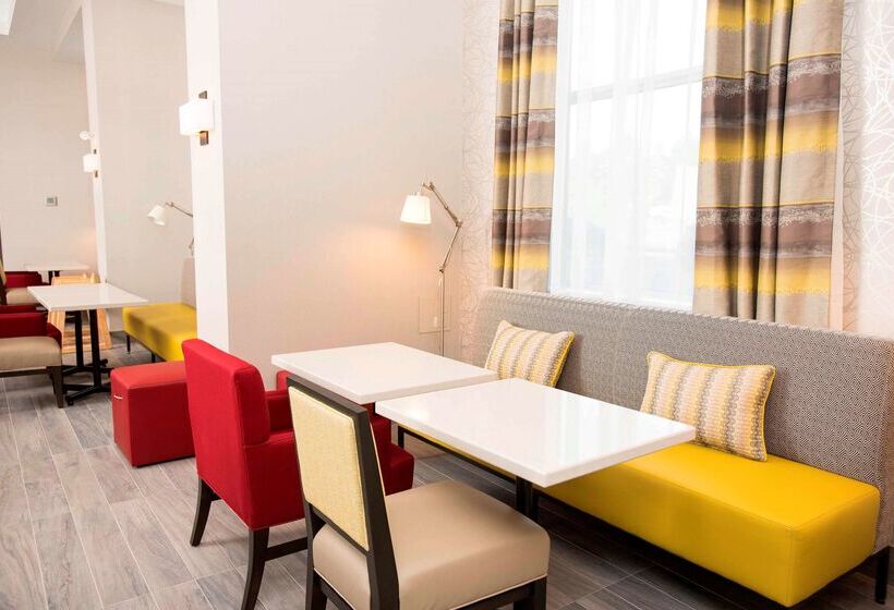 هتل Hampton Inn & Suites By Hilton Thunder Bay