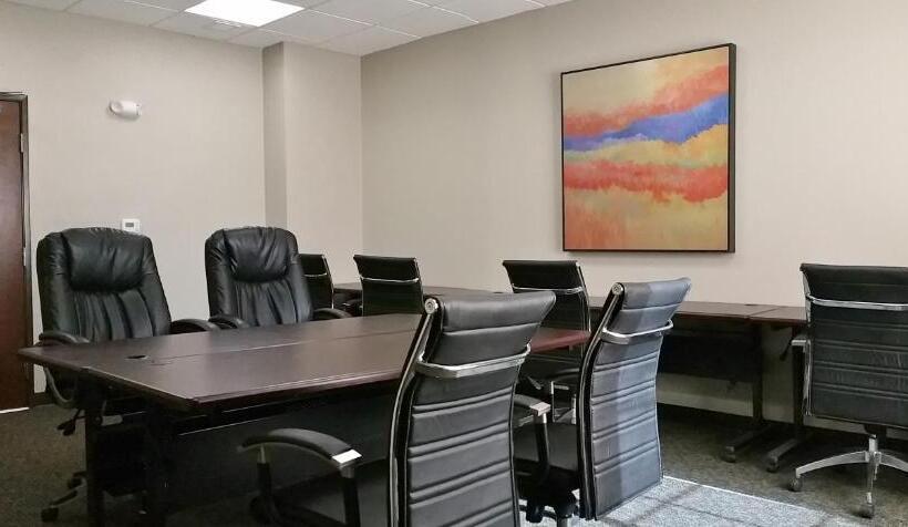 هتل Mainstay Suites Midland