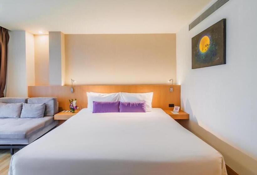 هتل The Lunar Patong