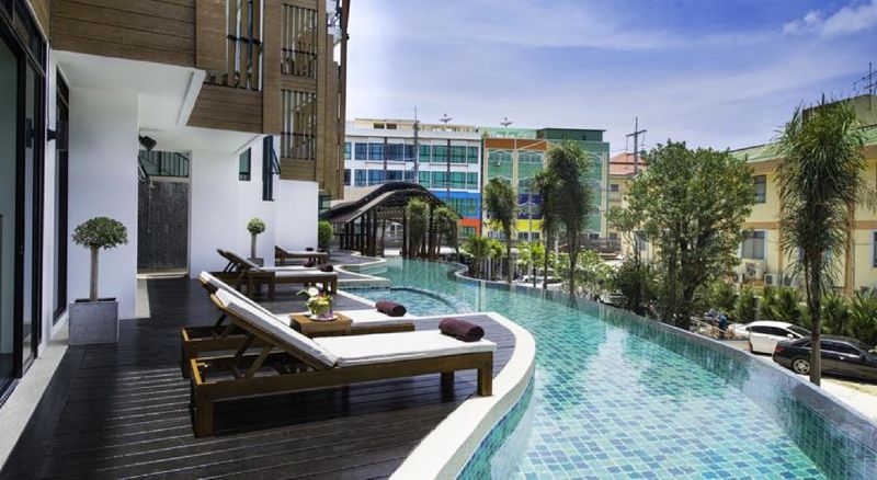 هتل The Lunar Patong