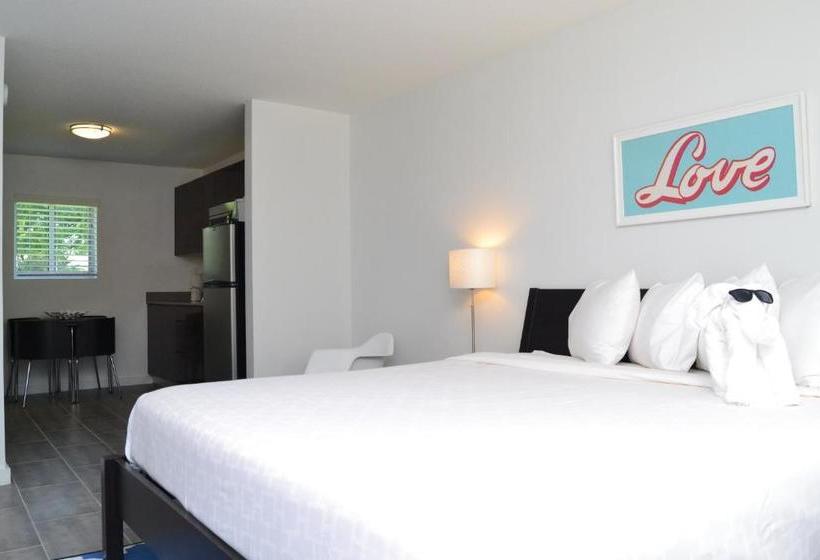 هتل The Reef A North Beach Village Resort