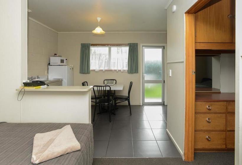 The Magpie- Hawkes Bay Motel