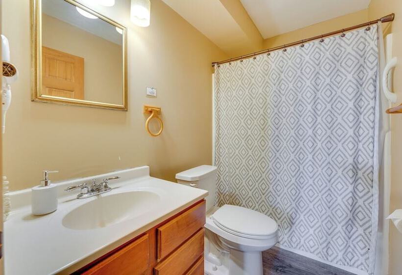 3 Acre Benezette Cabin: Hot Tub, Grill & Mtn View