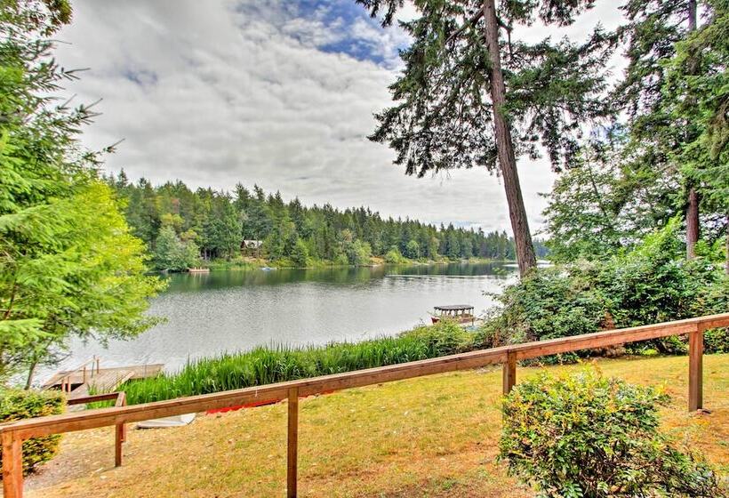 Anderson Island Retreat W/ Lakefront Deck & Canoe!