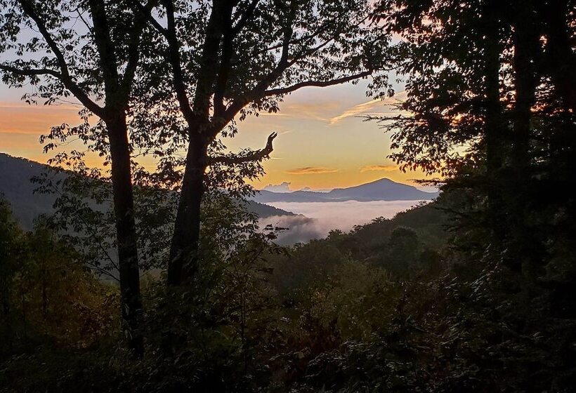 Tranquil Hendersonville Cabin W/ Mountain Views!