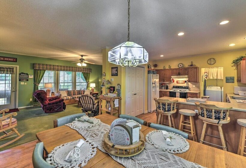 Beautiful Lakefront Retreat W/ Dock & Grill!