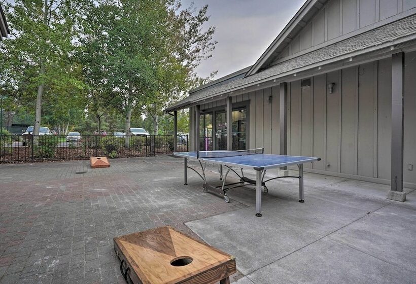 Chalet At Running Y Resort W/ Wraparound Deck!