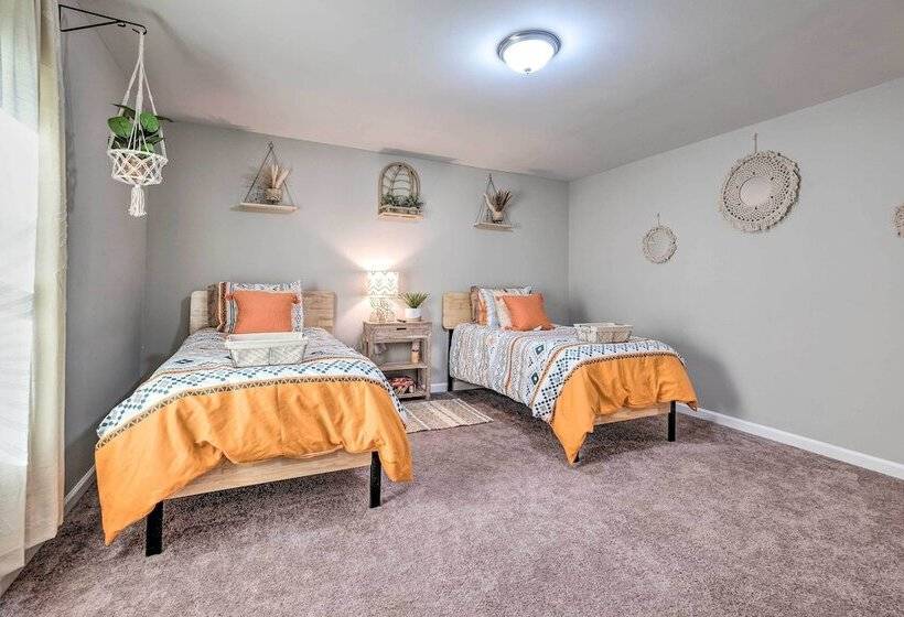 Charming Huntsville Home W/ Deck!