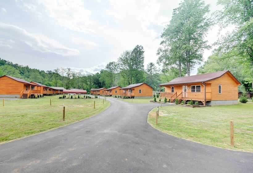 Cozy Riverfront Cabin W/ Private Deck & Hot Tub!