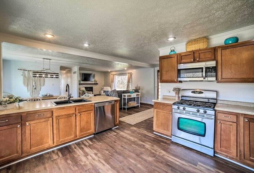 Charming Riverfront Retreat In Monticello!