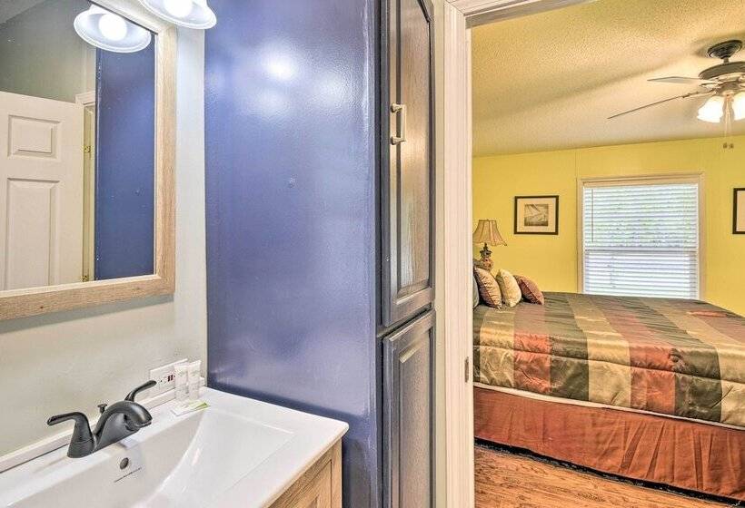 Charming Supply Home < 2 Mi To Holden Beach!