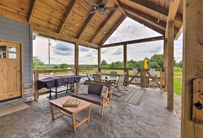 Chic Williamstown Retreat With Pool & Hot Tub!