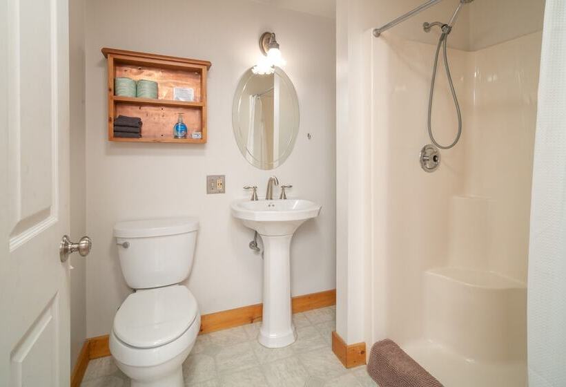 Private Patio: Colonial Home On Kingdom Trails!