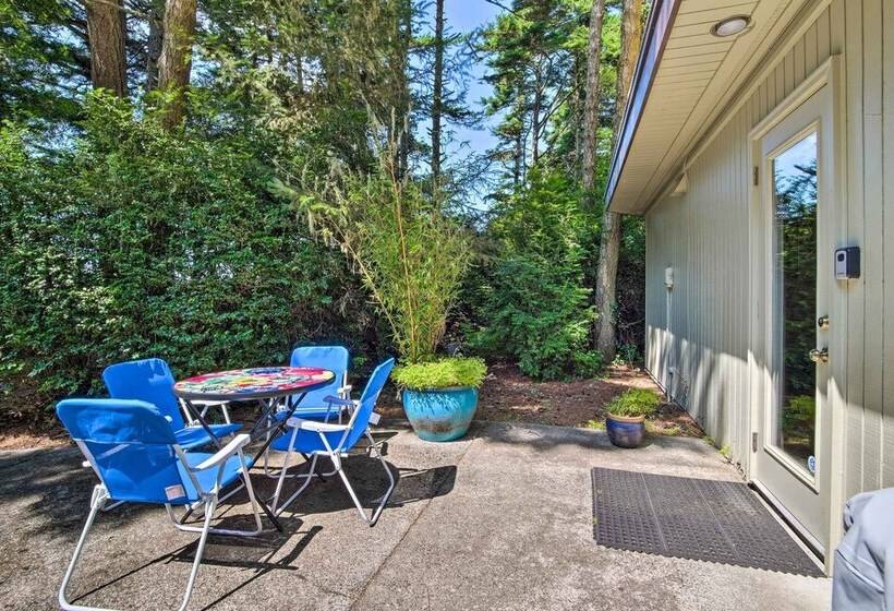 Coos Bay Cottage W/ Fireplace & Bbq Patio!