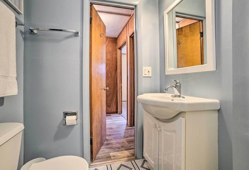 Cozy Petoskey Area Retreat On Burt Lake Access!