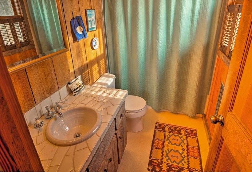 Cozy Cumberland Mountain Cabin W/ Stunning Views!