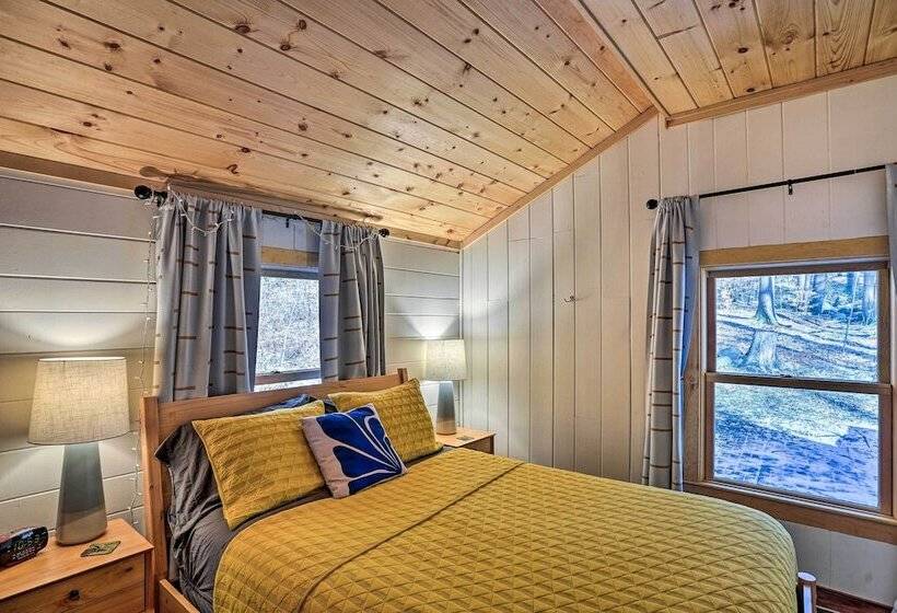 Hike & Swim On Site: Cozy Falls Brook Cabin