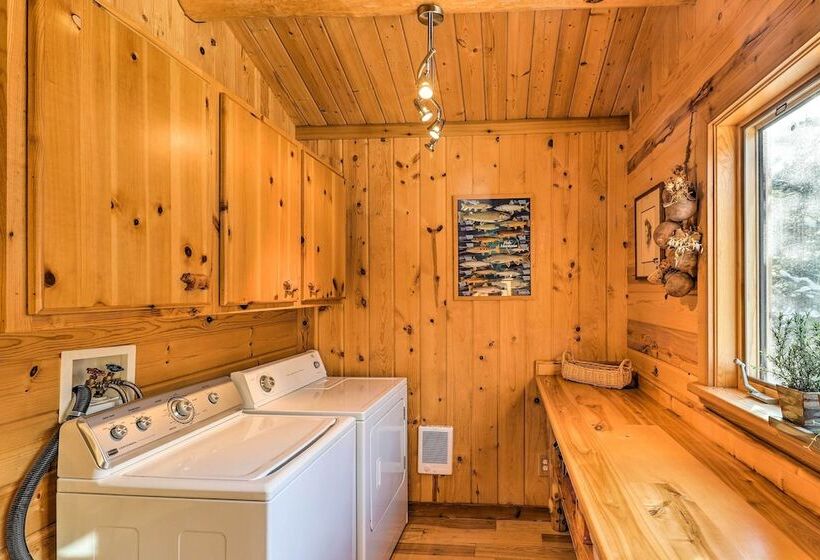Cozy Glacier Park Log Cabin    Best In The West!