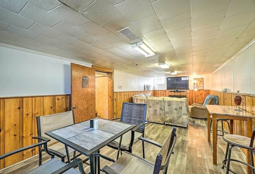 Cozy Retreat W/ Yard ~ 2 Mi To Lake Michigan!
