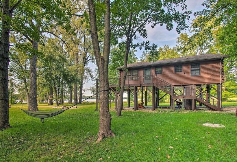 Cozy Riverfront Getaway: Fishing On Site!