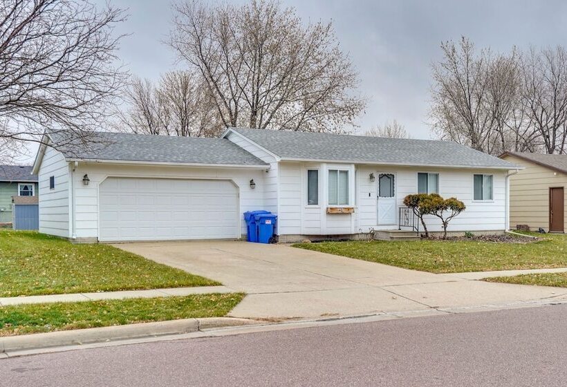 Cozy Sioux Falls Home   7 Mi To Downtown!