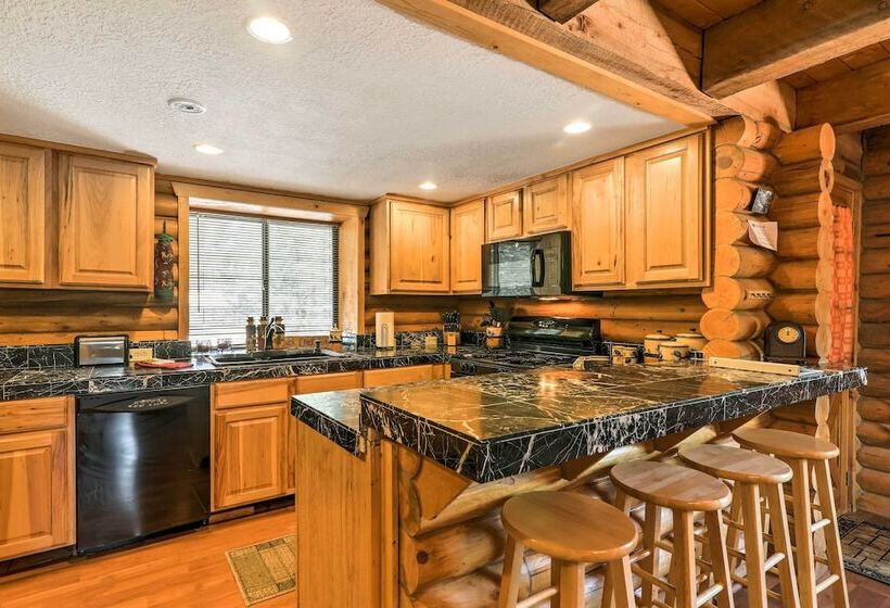 Cozy Utah Cabin W/ Deck & Fire Pit!