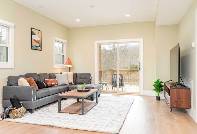 Game Room & Wraparound Decks: Cullowhee Home!