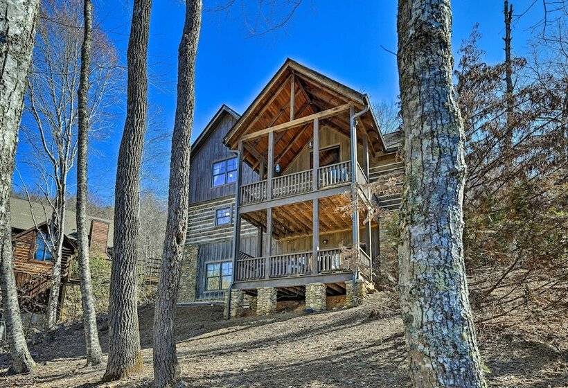 Hot Tub & Deck: Getaway Near Nantahala Gorge!