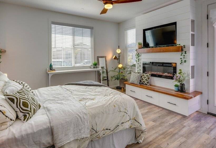 Elk Grove Studio W/ Private Patio: Walk To Casino!