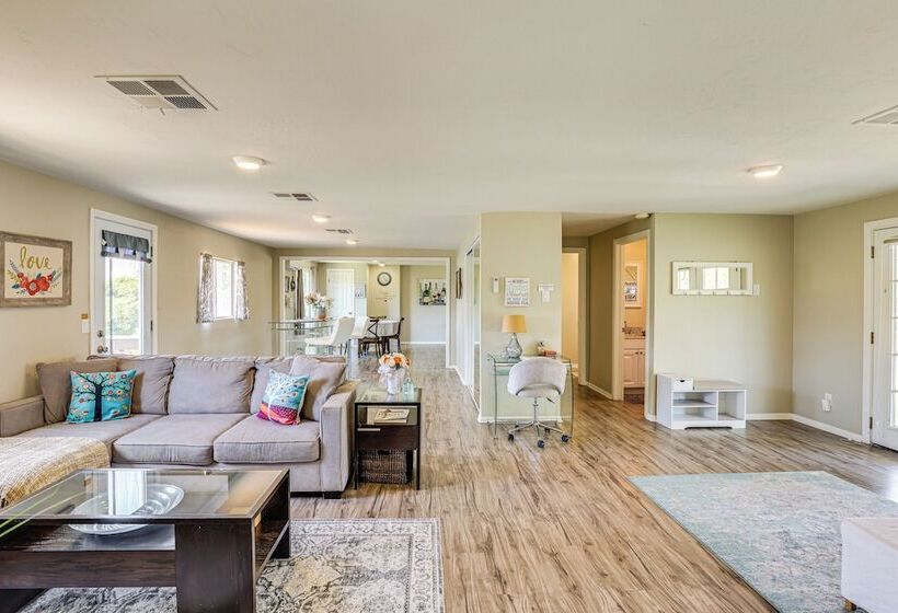 Escondido Vineyard Estate: Walk To Wineries!