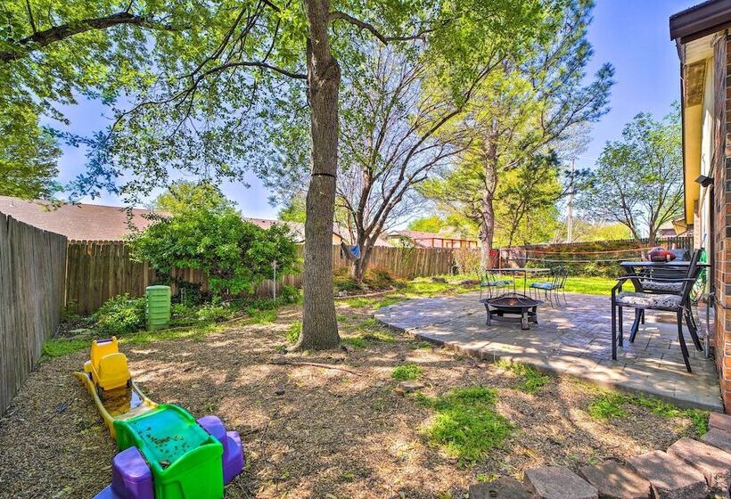 Family Friendly Broken Arrow Retreat W/ Yard!