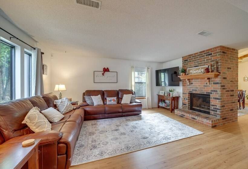 Family Friendly Broken Arrow Retreat W/ Yard!