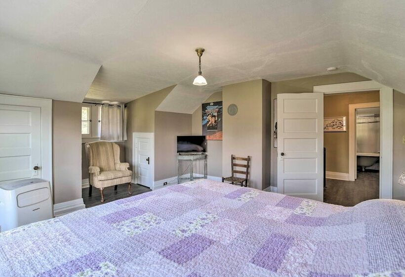 Glasgow Home W/ Porch: Close To Lake & Caves!