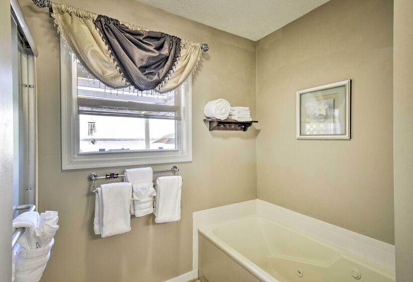 Gloucester Retreat W/ Backyard Oasis & Pier!