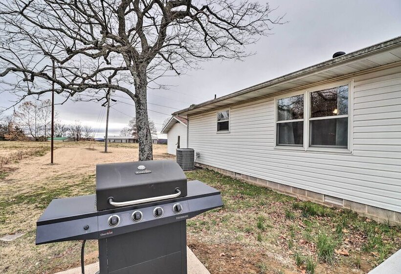 Henderson Home W/ Patio: 1 Mi To Norfork Lake