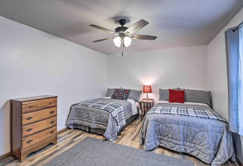 Henderson Home W/ Patio: 1 Mi To Norfork Lake