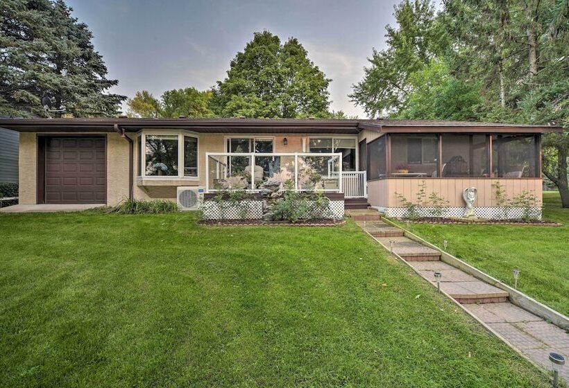 Hugo Home, Direct Lake Access & Private Dock!