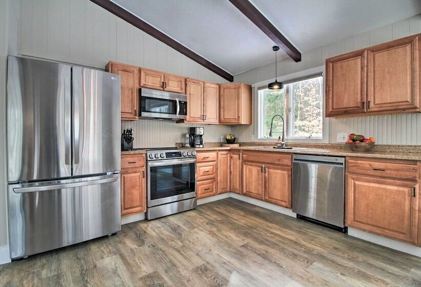 Inviting Vermont Home On Mount Ascutney!