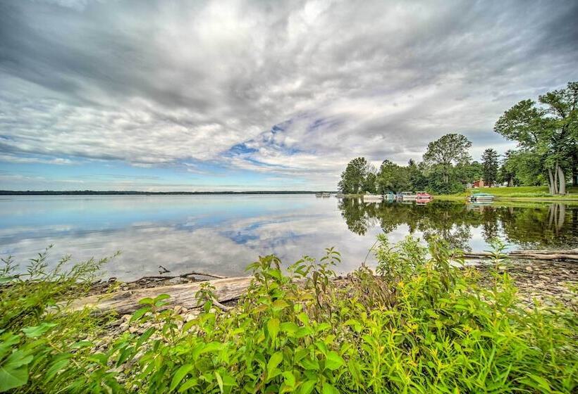 Jamestown Retreat W/ Hot Tub   Walk To Lake!