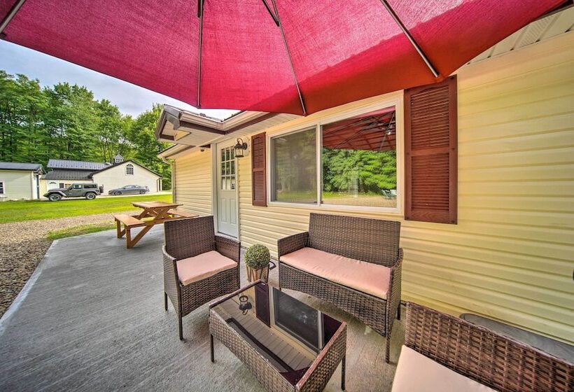 Jamestown Retreat W/ Hot Tub   Walk To Lake!