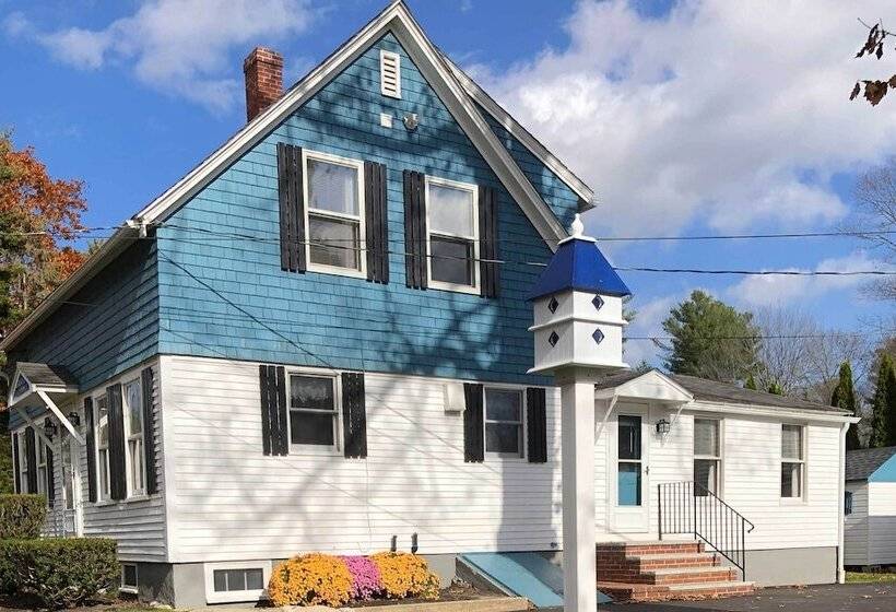 Kennebunk Home W/ Yard < 1 Mile To Dock Square!